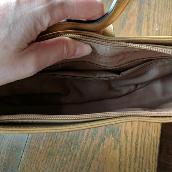 Guess camel purse - Picture 3 of 6